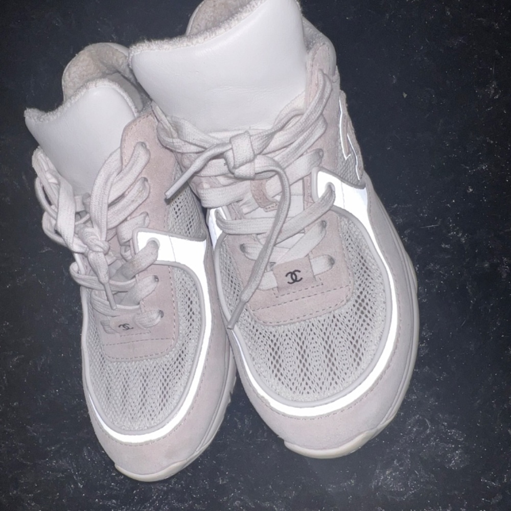 100% AUTHENTIC SUEDE CHANEL SNEAKERS SIZE 38 - Picture 5 of 9